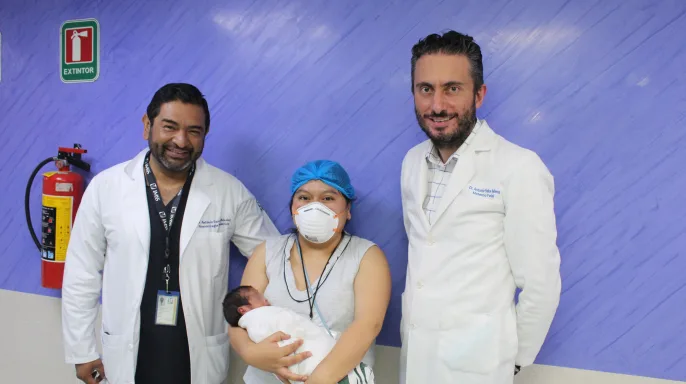 Especialistas del CMN La Raza realizan al año 550 neurocirugía para corregir defectos corregir defectos de tubo neural en personas recién nacidas