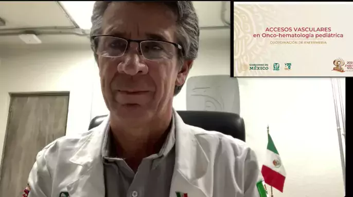 doctor Enrique López Aguilar, coordinador de Atención Oncológica informa de accesos vasculares en niños con cáncer