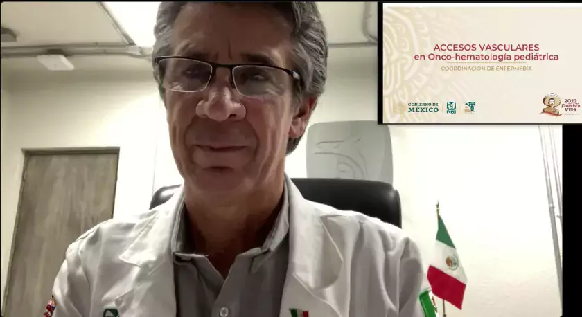 doctor Enrique López Aguilar, coordinador de Atención Oncológica informa de accesos vasculares en niños con cáncer