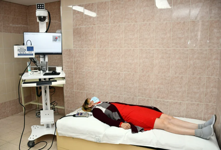 Paciente en Unidad de Unidad de Monitoreo de Video Electroencefalograma