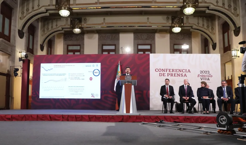 Conferencia de prensa de la atención médica en México