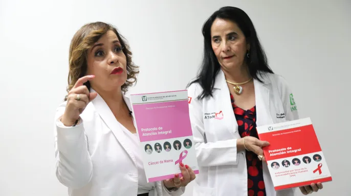 La directora de Prestaciones Médicas del IMSS, doctora Célida Duque Molina informa de los Protocolos de Atención Integral