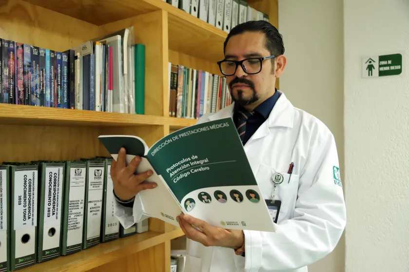 doctor Jonathan Isaí Colín Luna, Coordinador de Programas Médicos del IMSS informa como cuidar nuestra salud cerebral