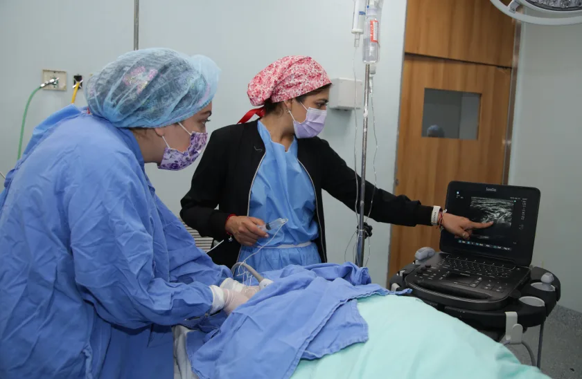 Ultrasonido portátil para alivio del dolor en emergencias médicas