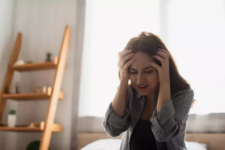 Cara colgada, mano pesada, lengua trabada, los primeros signos de un infarto cerebral