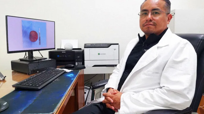 doctor Julio César Salinas Salinas, especialista en Urología informa de cirugia urologica en Yucatan