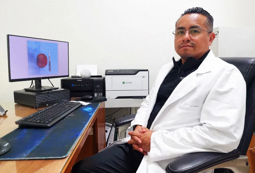 doctor Julio César Salinas Salinas, especialista en Urología informa de cirugia urologica en Yucatan