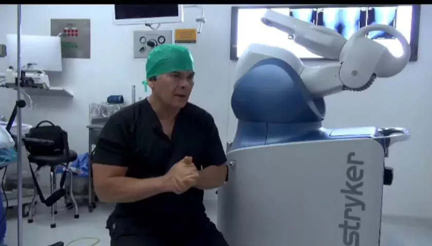 Equipo de la tecnologia para cirugias de reemplazo articular de rodilla