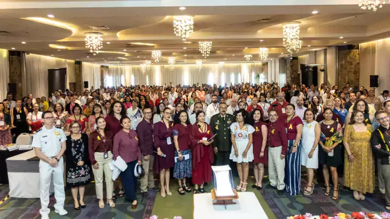 Asistentes a ceremonia por el Día Mundial para la Prevención del Suicidio informando de la disminucion de las tasas de suicidio en Mexico