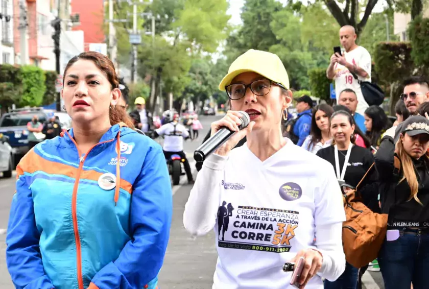 La coordinadora del Programa Nacional para la Prevención del Suicidio (Pronaps), Diana Iris Tejadilla Orozco, en la carrera-caminata “Crear esperanza a través de la acción”