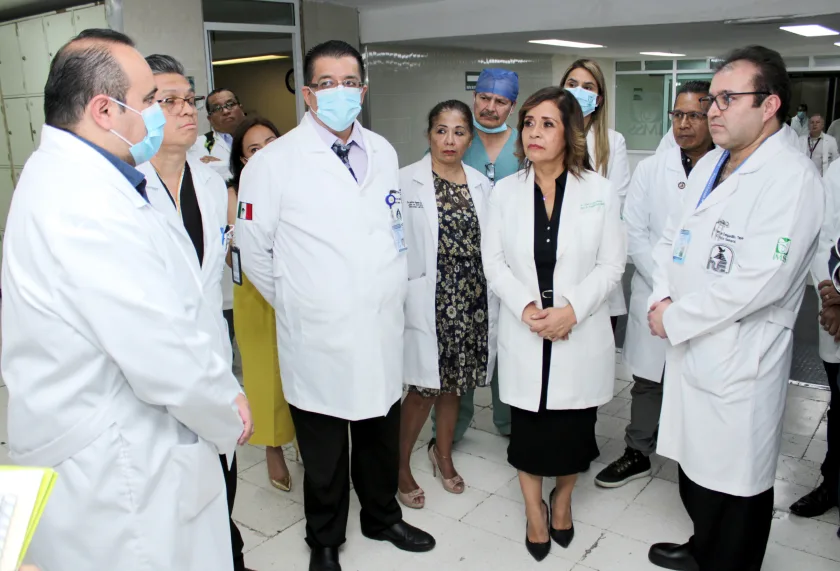 Visita de funcionarios para mejorar la atencion medica y la calidad de los servicios hospitalarios