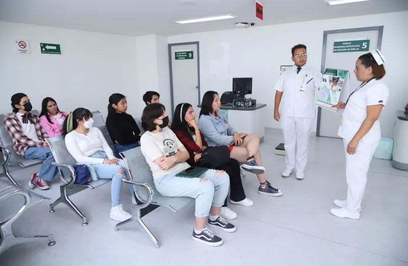 Clase de prevencion del embarazo en adolescentes en el IMSS