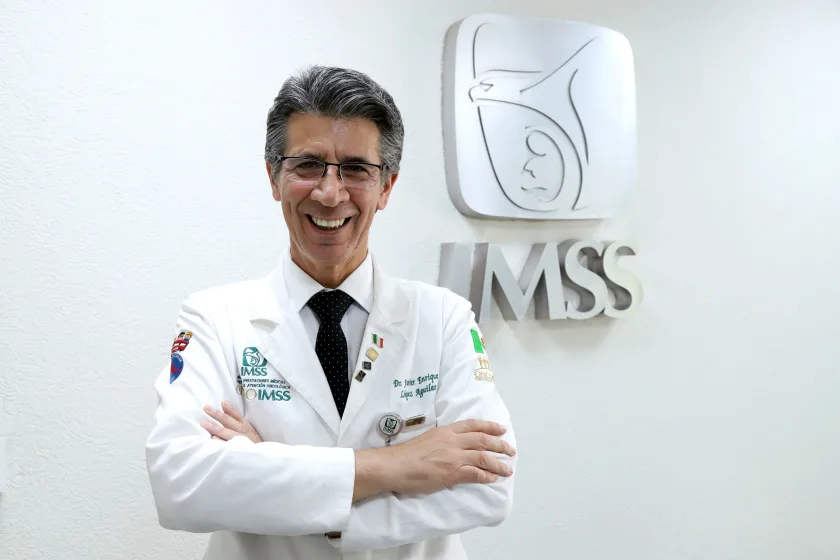 titular de la Coordinación de Atención Oncológica, doctor Enrique López Aguilar informa del apoyo integral para mujeres con cancer de mama