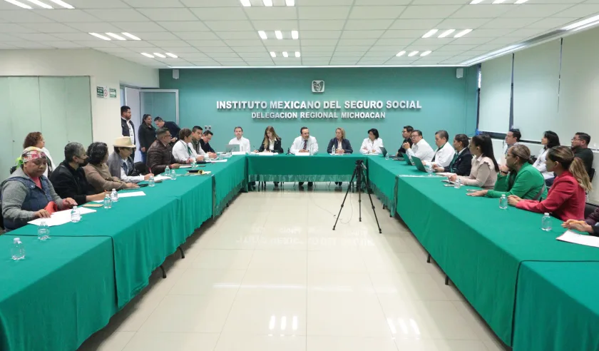 Autoridades del IMSS se reúnen con pacientes oncológicos en Michoacán
