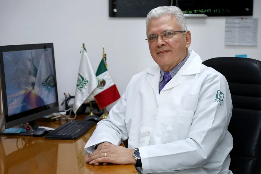 jefe de Área Médica de Envejecimiento, Enfermedades Crónicas y Neurodegenerativas de la División de Excelencia Clínica, Edgar Vinicio Mondragón Armijo