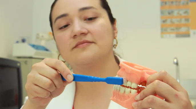 Estrategias Efectivas de Prevención y Detección Temprana del Cáncer Oral limpieza de dientes