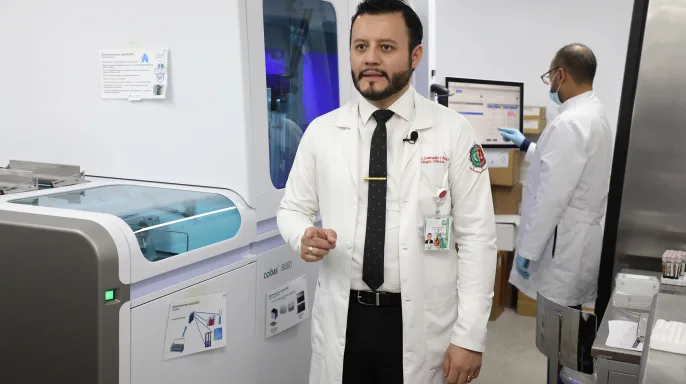 El Doctor Óscar Zamudio Chávez, director del Banco de Sangre del CMN La Raza informa de implementación de la tecnología NAT en el Banco de Sangre del CMN La Raza