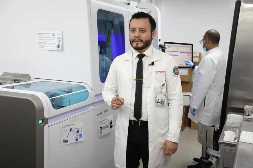El Doctor Óscar Zamudio Chávez, director del Banco de Sangre del CMN La Raza informa de implementación de la tecnología NAT en el Banco de Sangre del CMN La Raza