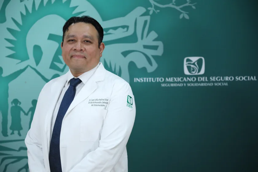 doctor Juan Carlos Martínez Vivar, coordinador de Programas Médicos del Área de Enfermedades Prevenibles por Vacunación
