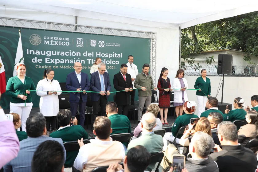 Corte de listón del Hospital de Expansión Tlatelolco