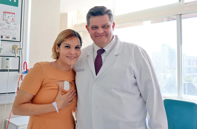 jefe de la División de Cirugía Cardiotorácica de la UMAE, doctor Carlos Riera Kinkel
