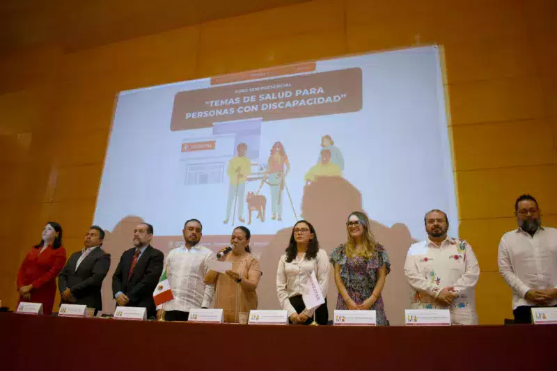 Especialistas participan en el 2º Foro Temático 2024 "Salud para personas con discapacidad" para avanzar en la eliminación de barreras que impiden hacer efectivo el derecho a la salud en México. 