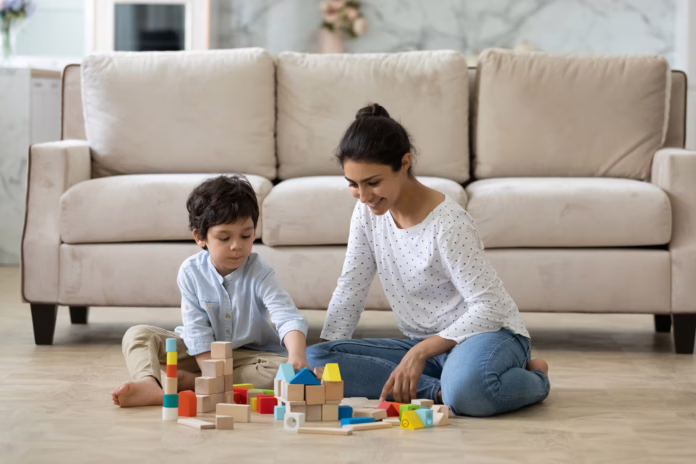 Madre e hija en rutuna de higiene para reducir enfermedades infecciosas.